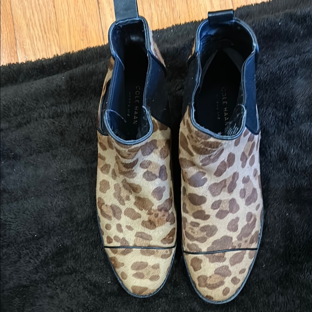 Cole Haan Size 8.5 Ankle Boots 1.5 Inch Heel. Brown & Tan Print.